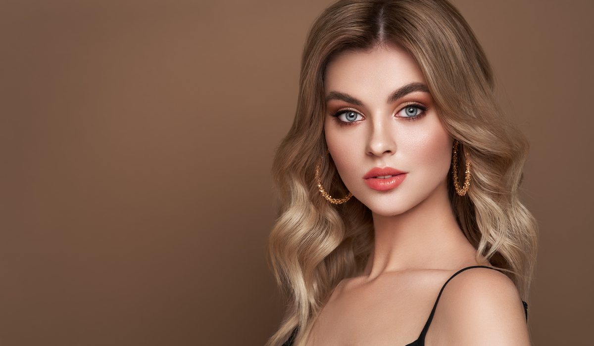 How to Use a Reflector for Natural Light Portraits