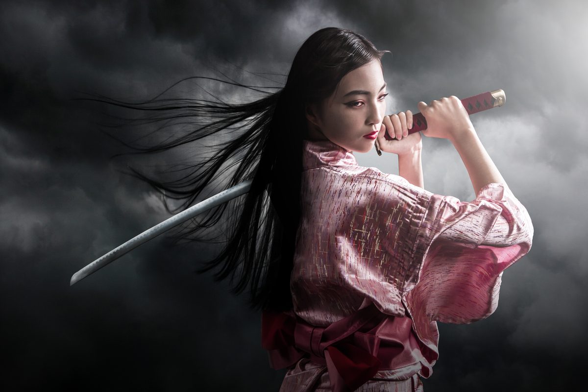 Posing Guide: Hands and Arms in Portrait Photography
