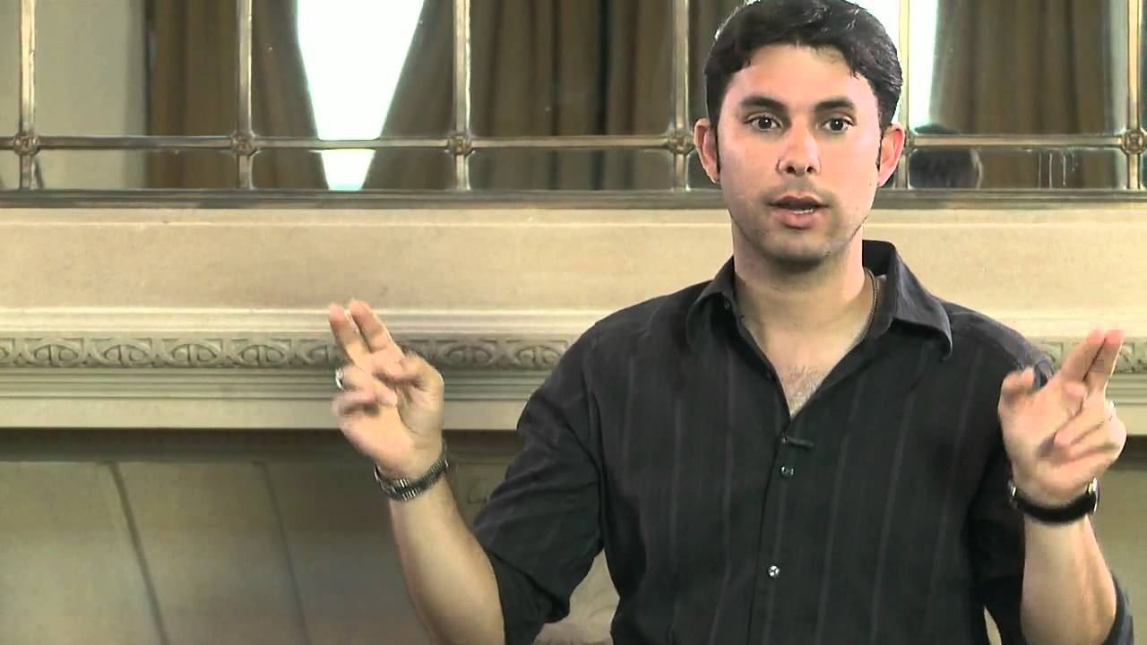 Stop Memorizing Poses: Roberto Valenzuela's System for Poses That Always Work
