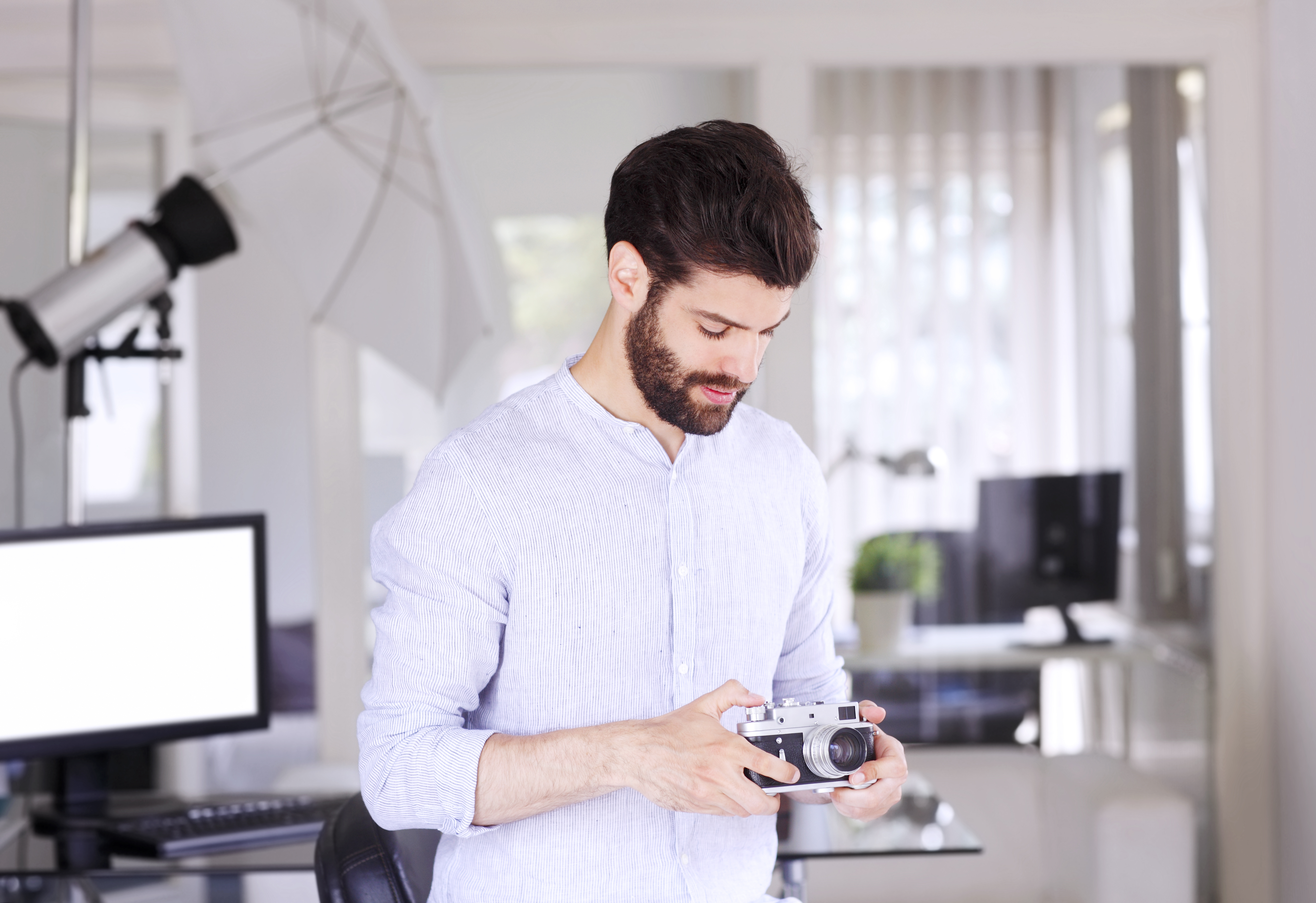 The Architecture of Posing: Building Flattering Lines Without Guesswork