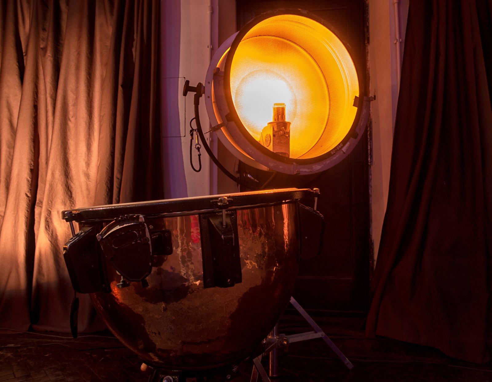 The Great Lighting Debate: Flash and Continuous Light Produce Nearly Identical Results—So Why Do Photographers Keep Arguing?