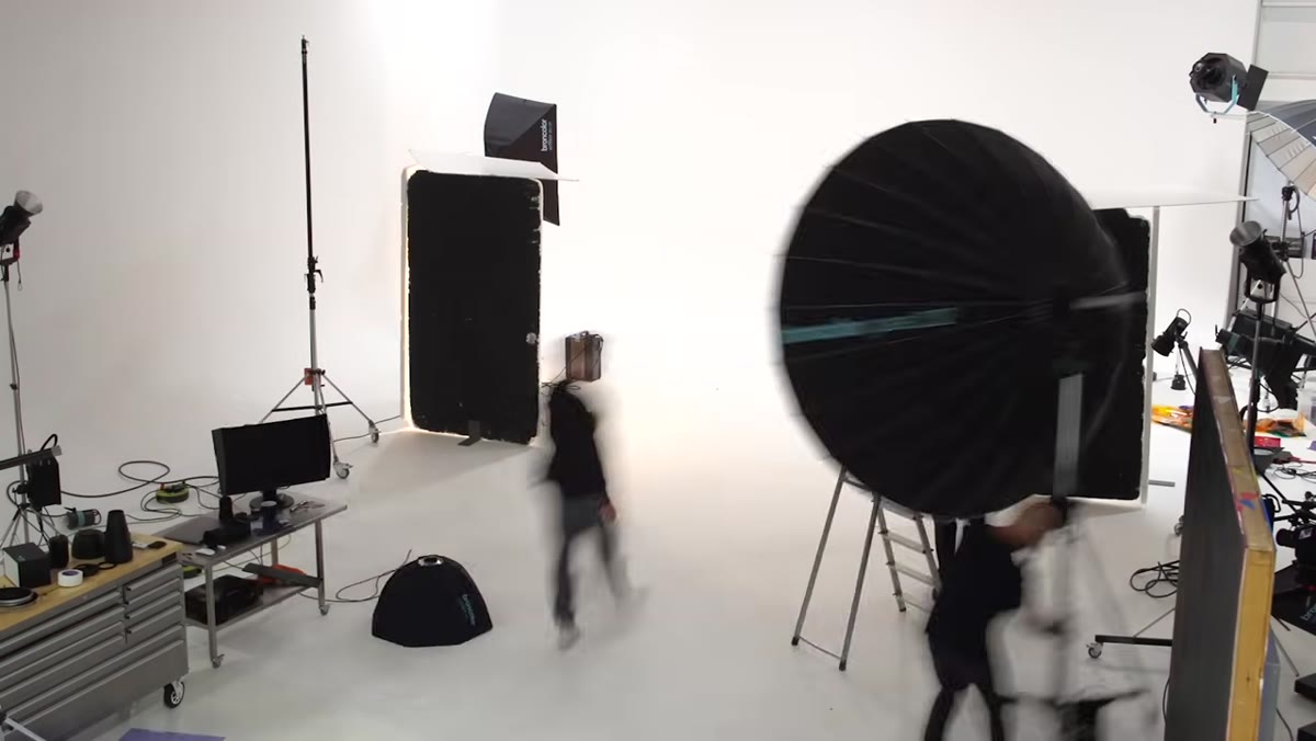 Stellos mounted inside Power 222 parabolic reflector