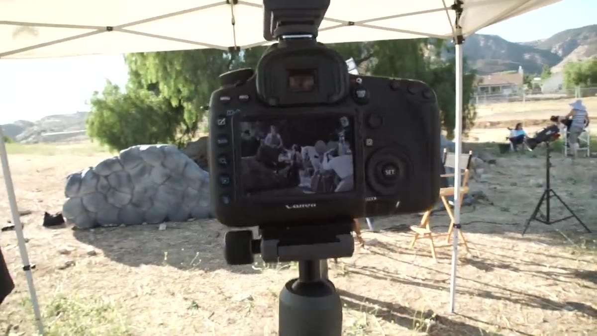 Jay explaining the black and white JPEG preview while shooting RAW