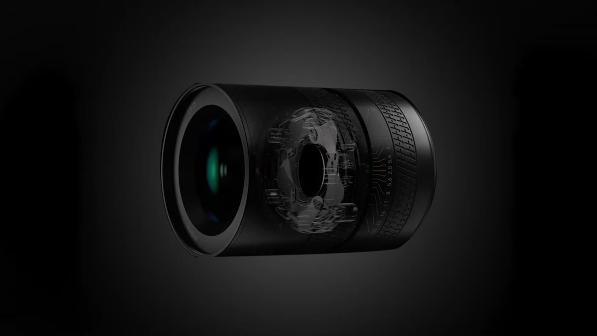 Diagram of central shutter blades opening outward from lens center