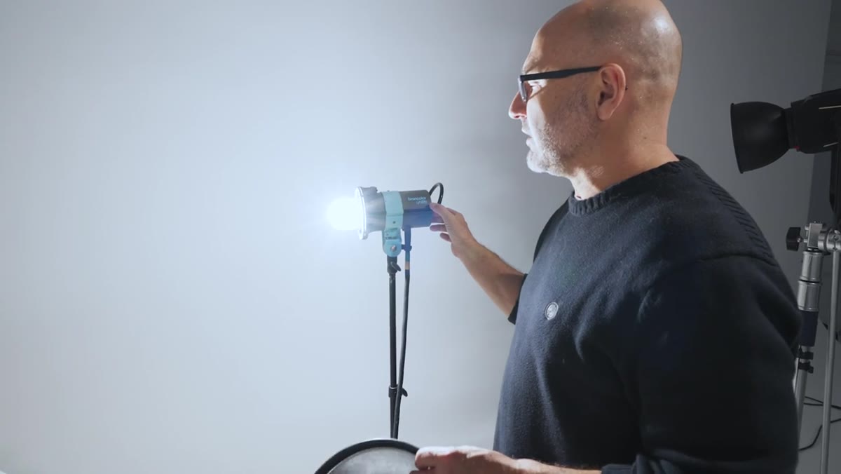 Pilot light switching on and off showing modeling light behavior