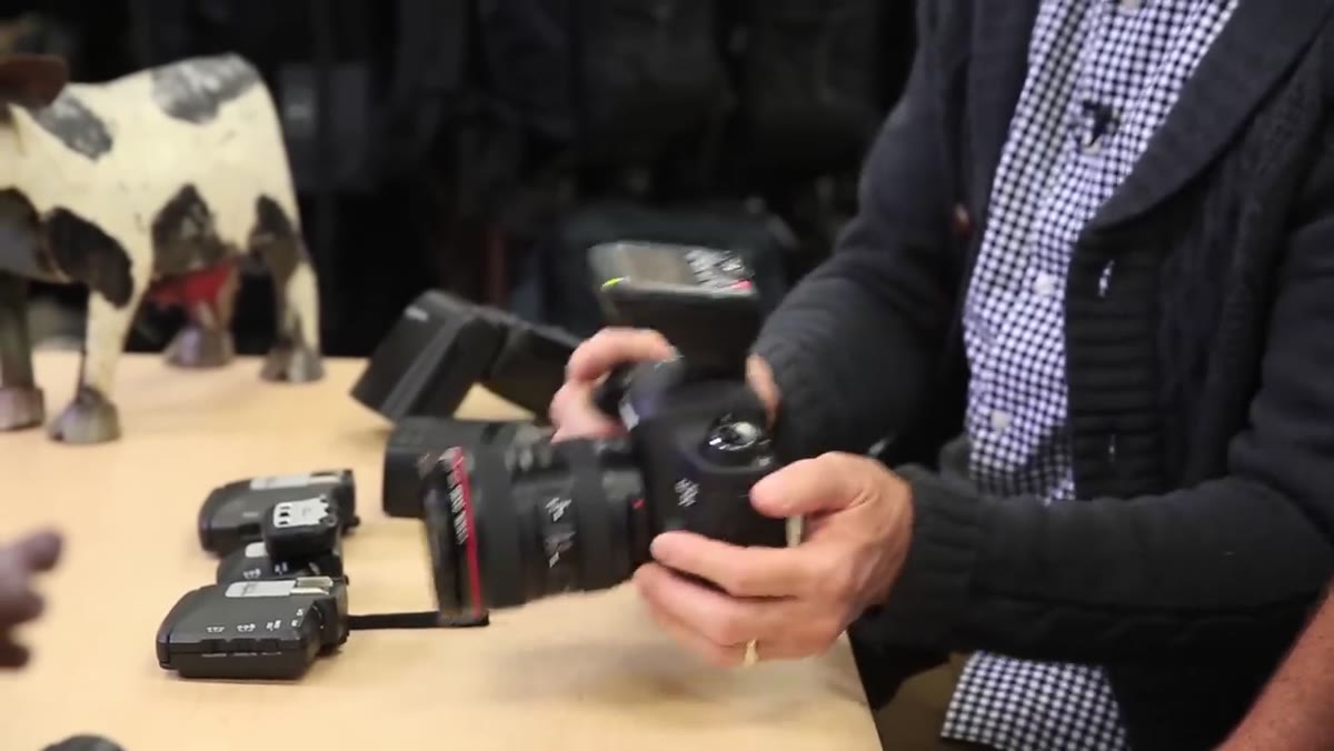 ST-E3 transmitter being mounted onto camera hot shoe