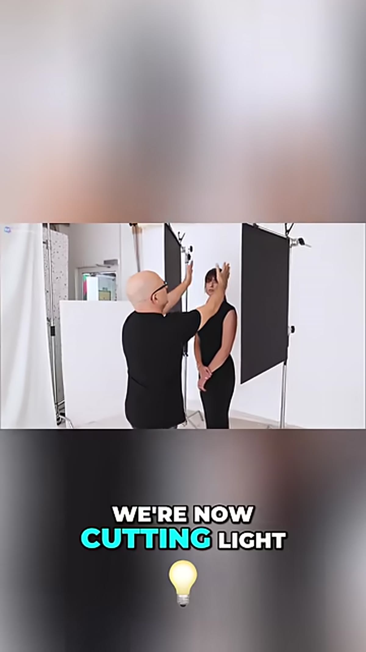 Black foam board placed close to subject&rsquo;s cheek side