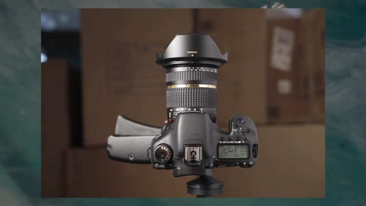 Camera settings being discussed, strobes visible in background