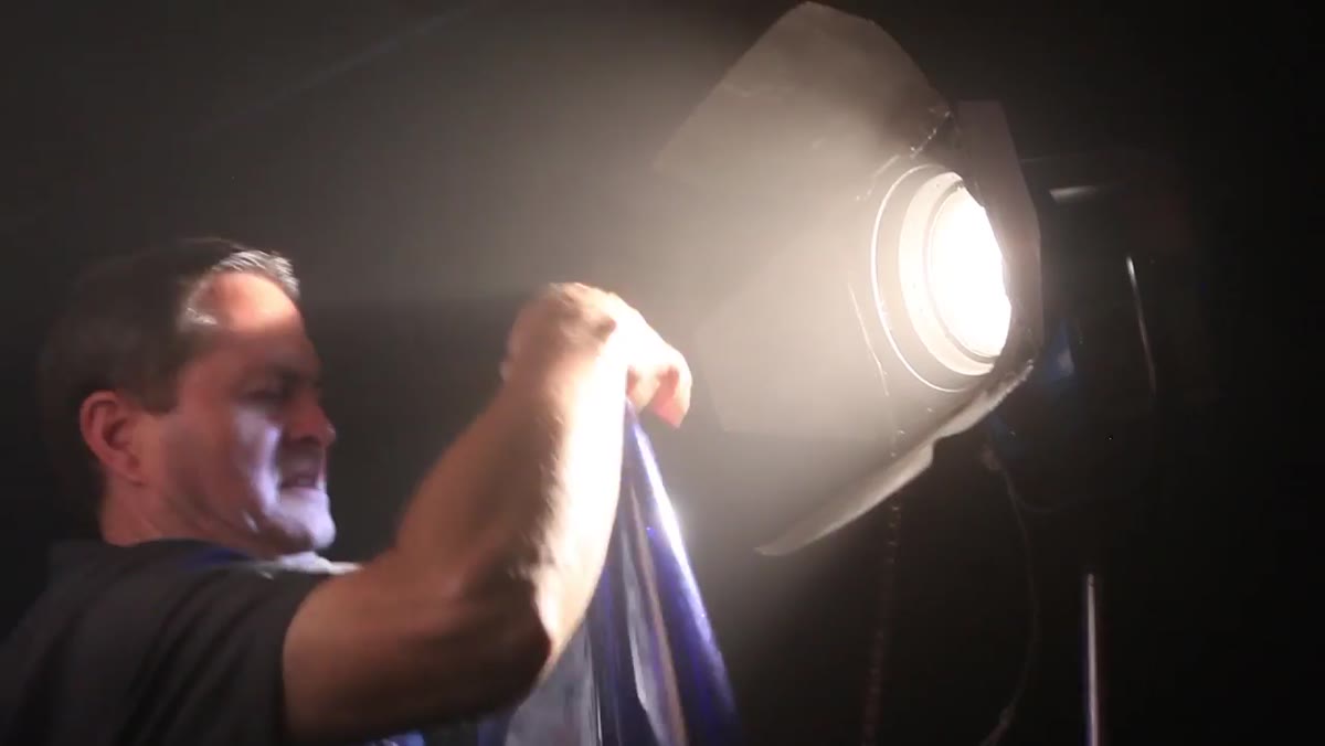 1K light aimed directly at talent&rsquo;s back from behind