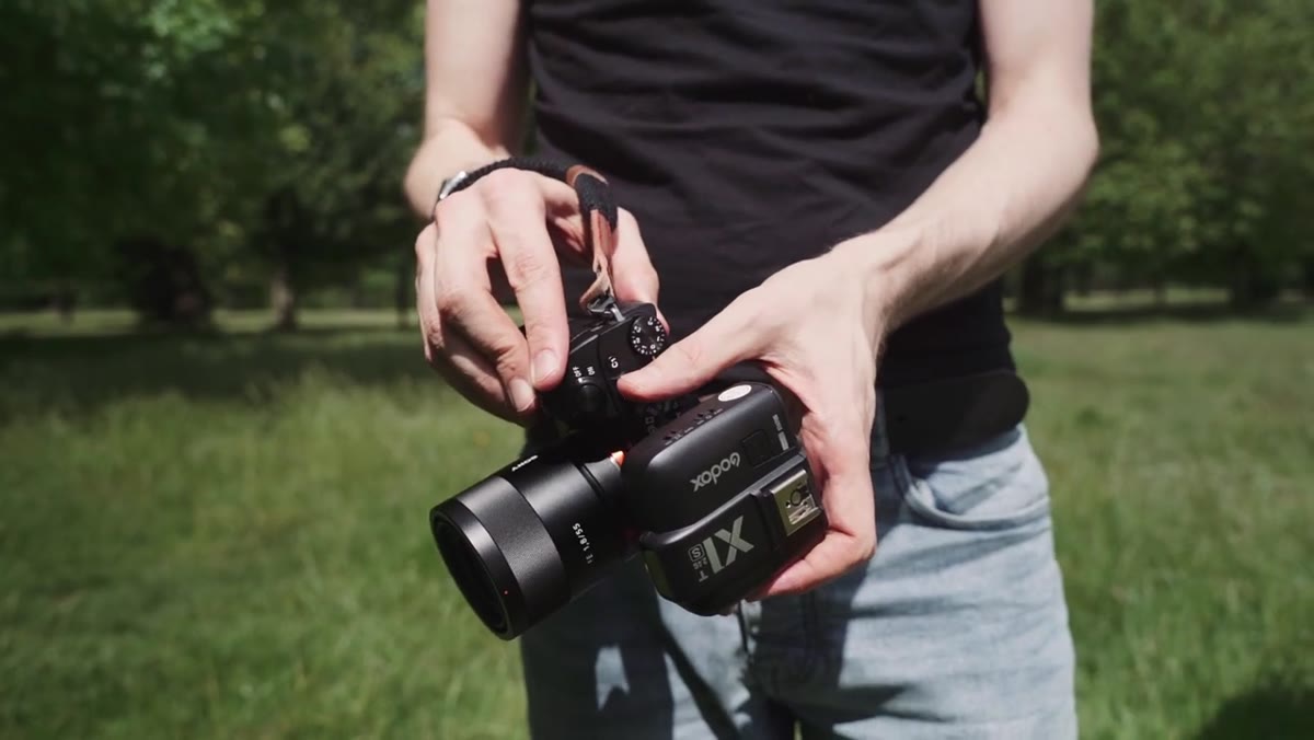 Trigger with high-speed sync enabled on hotshoe
