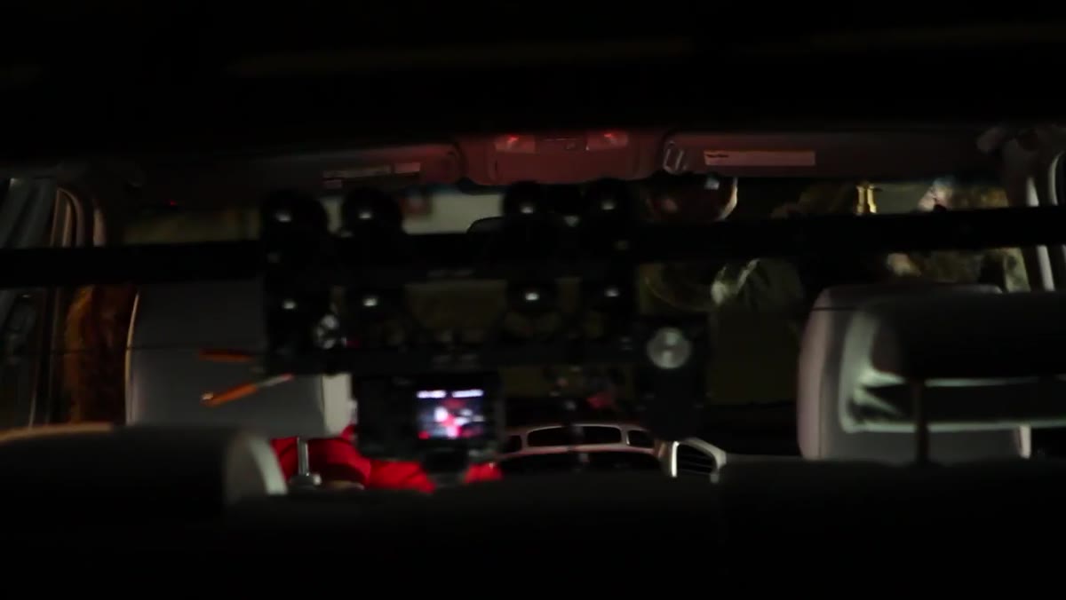 Shuttle pod mounted on C-stands, not resting on car body