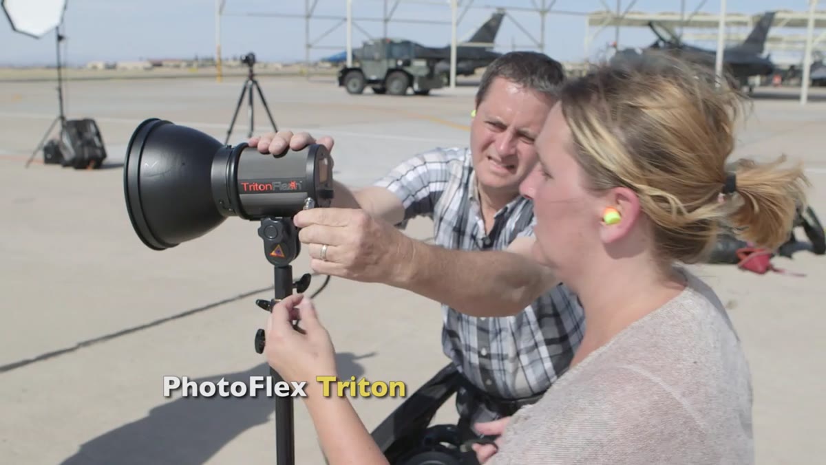 Triton strobe aimed at the F-16 tail section