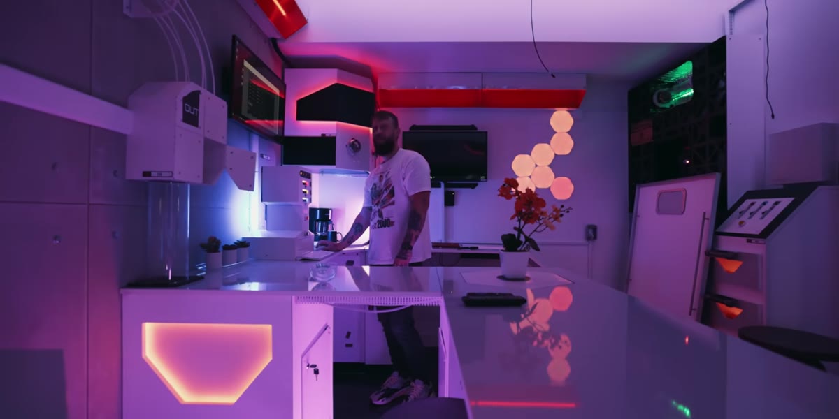 360-degree sweep showing lit corners, plants, and wall features
