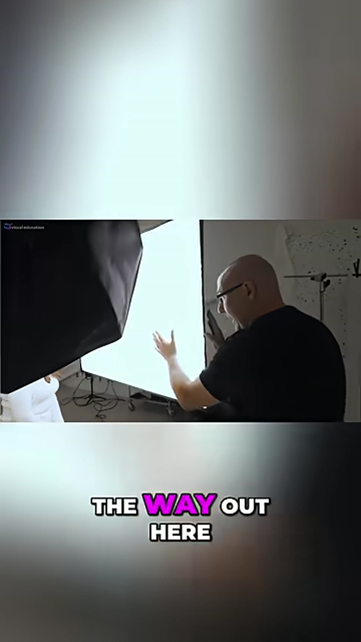 Light visibly wrapping around the shadow side of the subject&rsquo;s face
