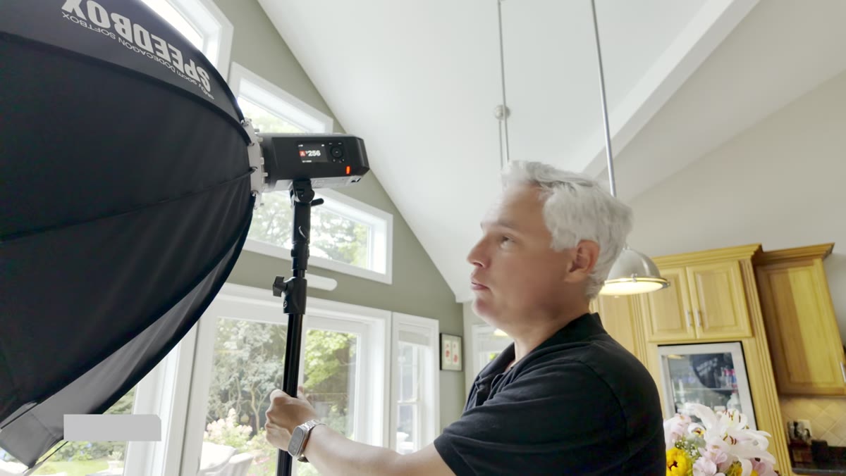 Flashpoint 600 SE strobe displayed and described on camera