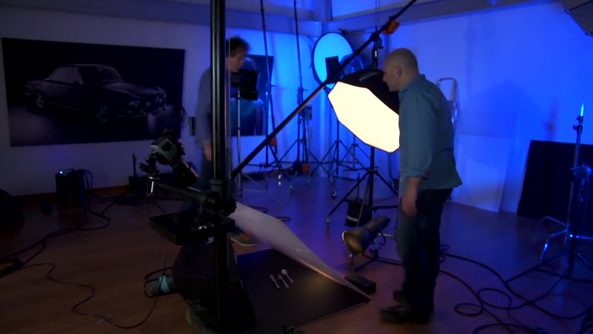 Photographer pointing to P70 reflector with honeycomb grid attached