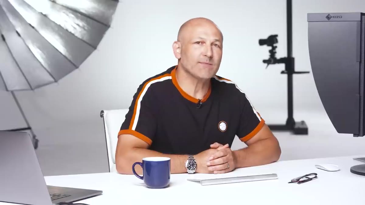 Presenter explains need for consistent color temperature in digital product photography