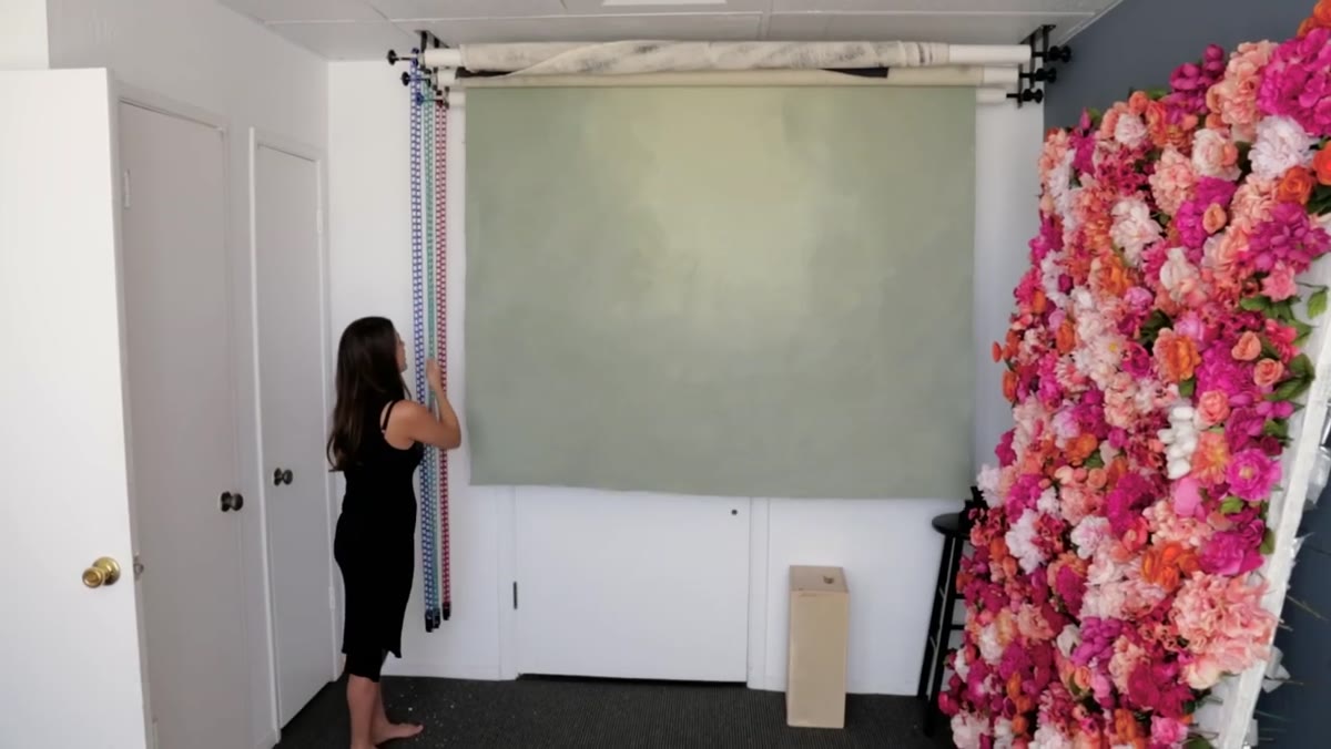 Multiple canvas backdrops showing floral, dark, and chalkboard options