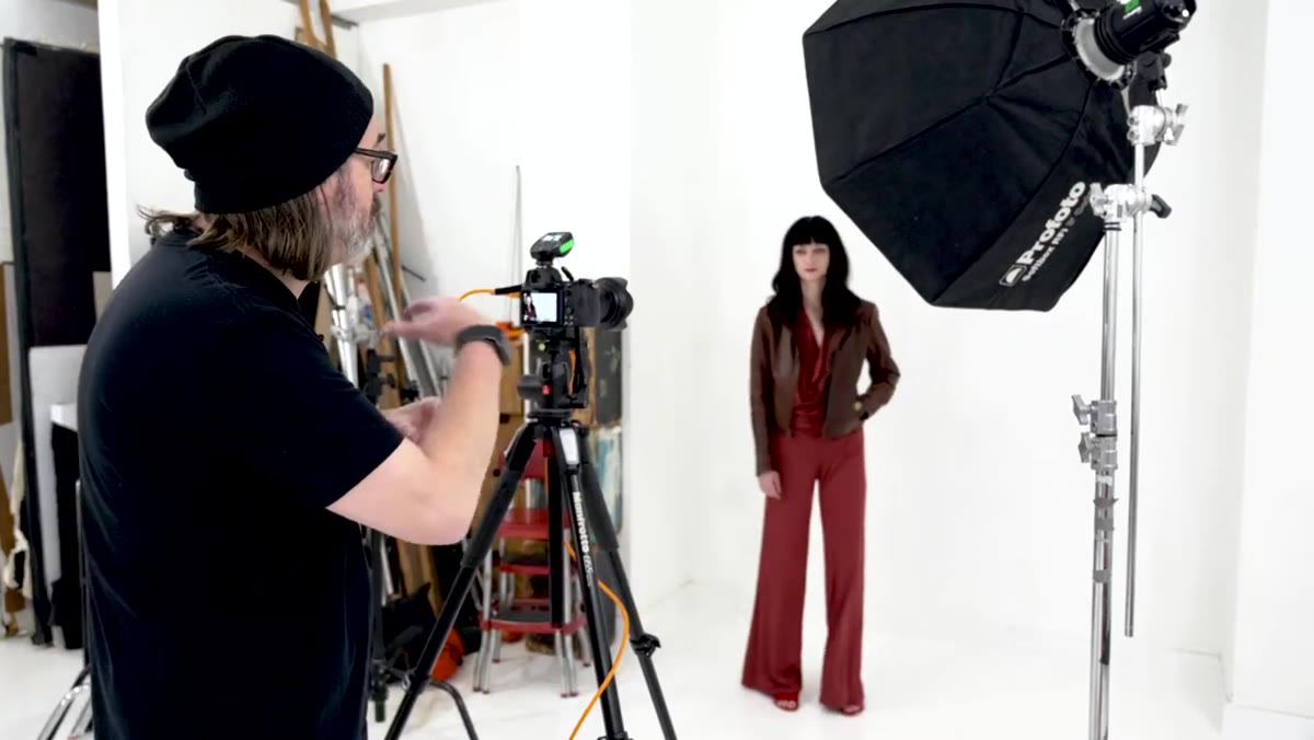 Softbox without grid, model against white wall