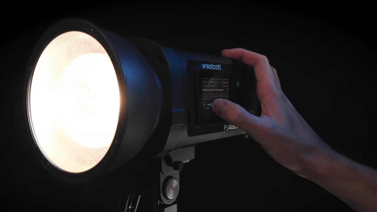FJ400 strobe versus L120B LED comparison on camera display