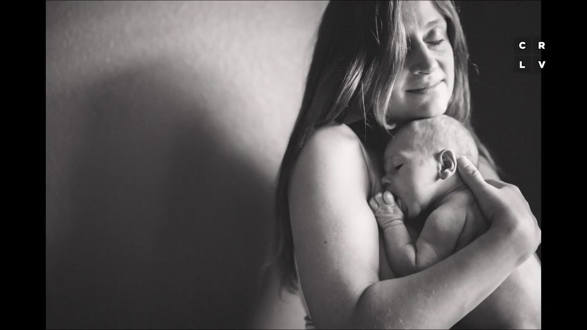 Twilight introducing herself as a newborn and family portrait artist