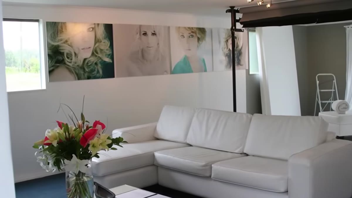 caption: Sue Bryce describing the studio&rsquo;s open potential and room to grow
