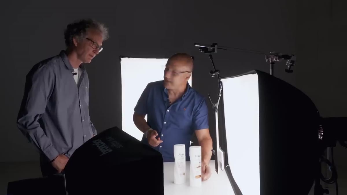 smaller 35x60cm softbox used as fill light on product
