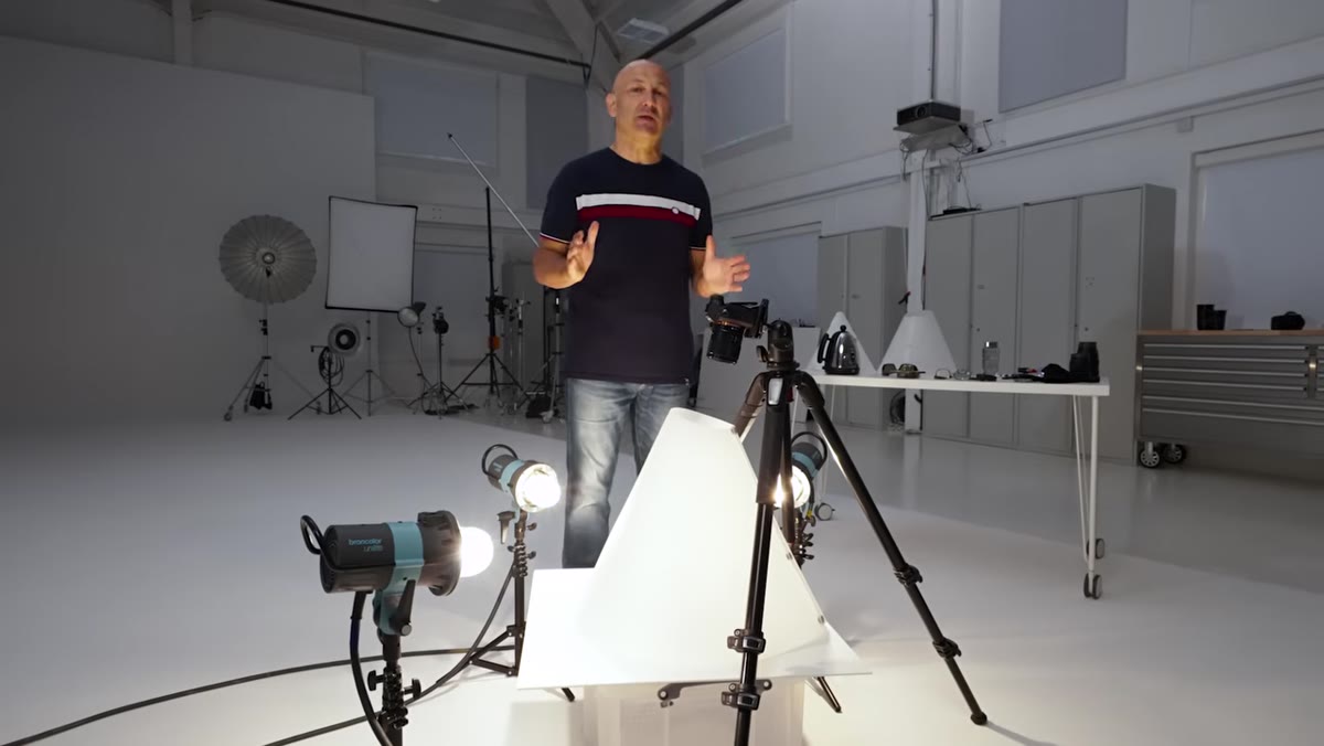 Softbox creating uniform patch of light with abrupt edge on glossy surface