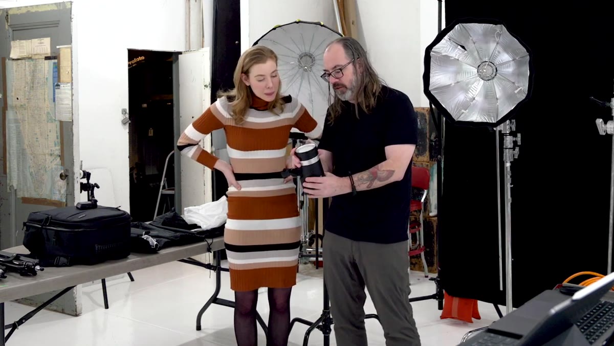 Daniel removing built-in reflector from the Flashpoint strobe head