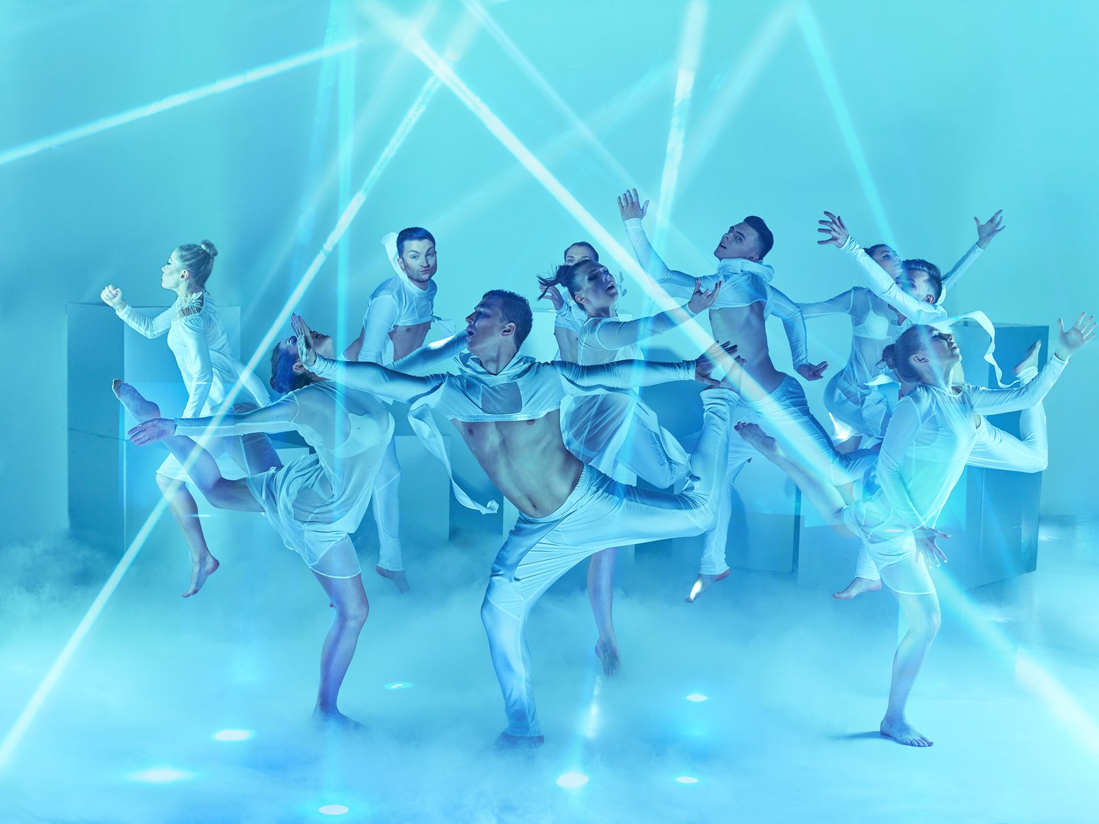 Why Your Group Shots Look Flat (And the Lighting Formula I Use to Fix Them)